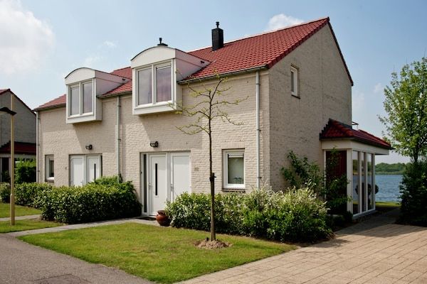 Buitenkant - Villa met uitzicht op het meer in Heel (1)