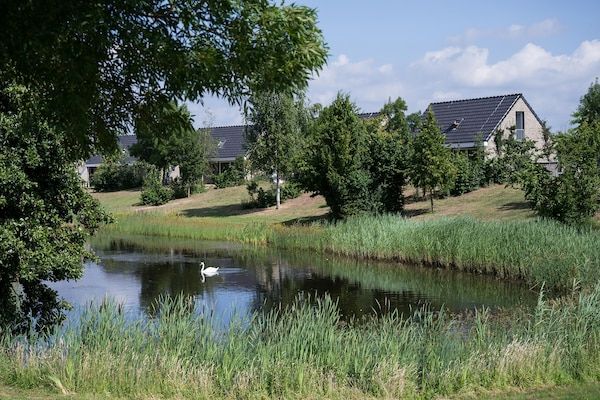 Buitenkant - Ontsnapping uit een kwispelend meer in Heel (1)
