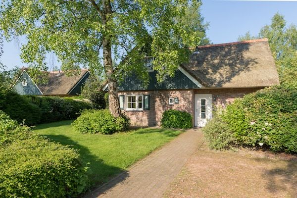 Buitenkant - Charmant huis met tuin in Paasloo (2)