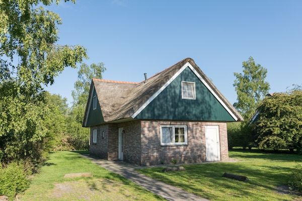 Buitenkant - Charmant huis met tuin in Paasloo (1)