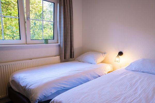 Slaapkamer - Charmant huis met tuin in Paasloo (5)