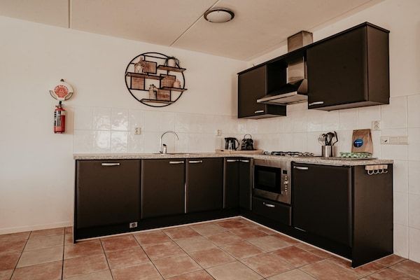 Keuken - Uitgeest Appartement met Waterpark vlakbij in Uitgeest (4)