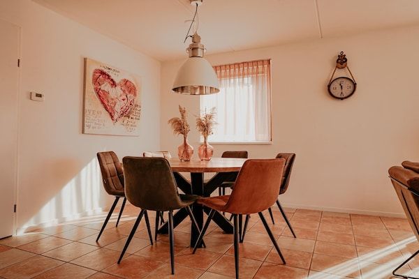 Eetkamer - Uitgeest Appartement met Waterpark vlakbij in Uitgeest (3)
