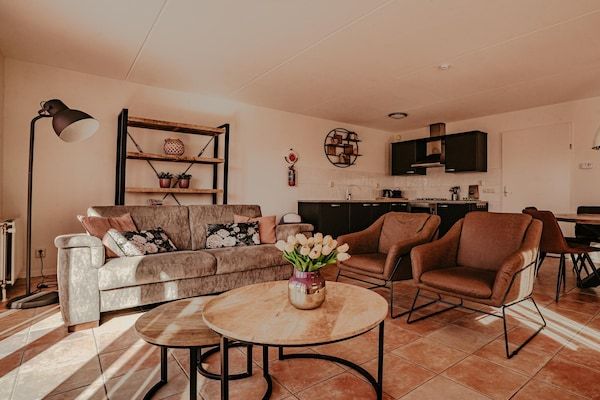 Woonkamer - Uitgeest Appartement met Waterpark vlakbij in Uitgeest (2)