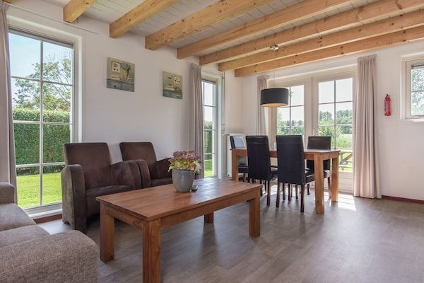 Woonkamer - Vakantieverblijf De Stelhoeve in Wemeldinge (2)