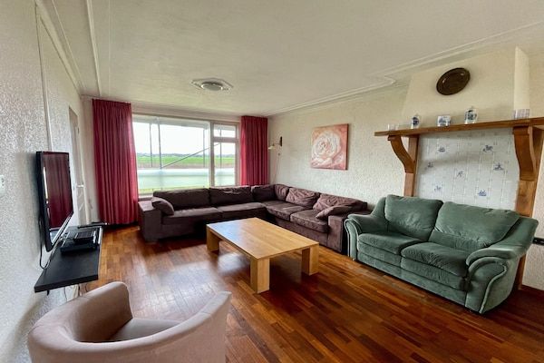 Woonkamer - Vakantiehuis in Elsendorp met Tuin in Elsendorp (2)