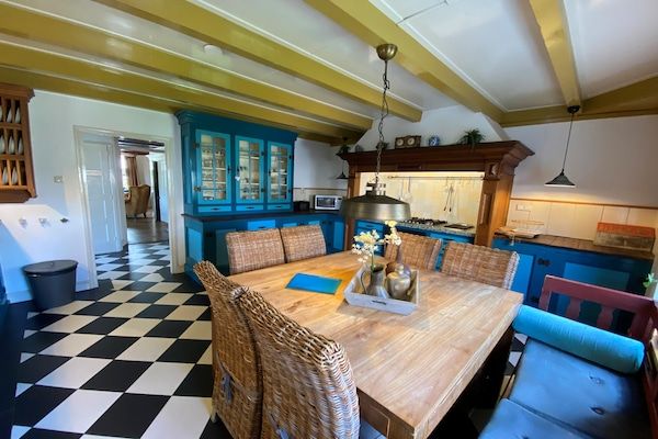 Eetkamer - Comfortabele kustvakantie in Hippolytushoef (3)