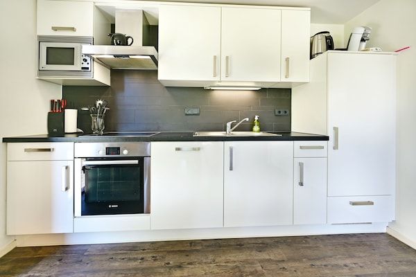 Keuken - Chalet in Reutum met Sauna en Natuur in Reutum-Weerselo (3)
