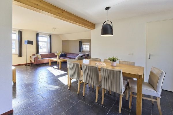 Eetkamer - Boerderij in Limburg met Zwembad in Roggel (3)
