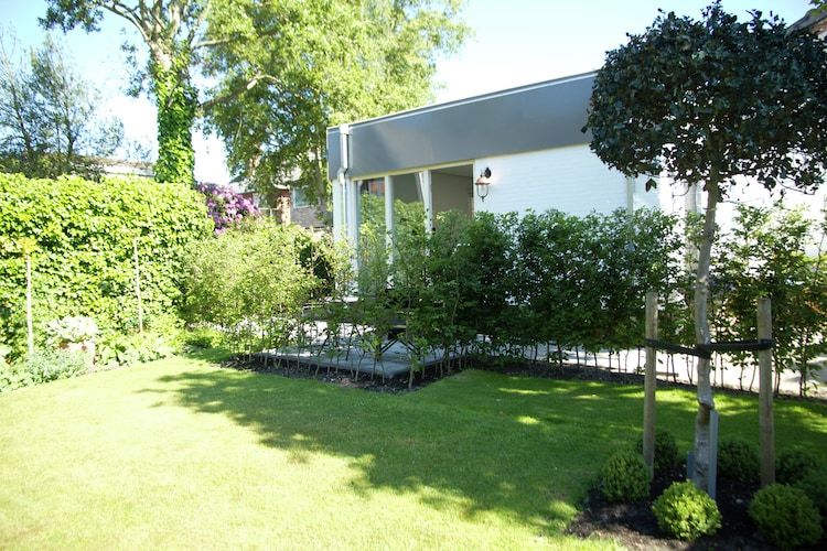 De tuin van Hof van Craeck III in Bergen