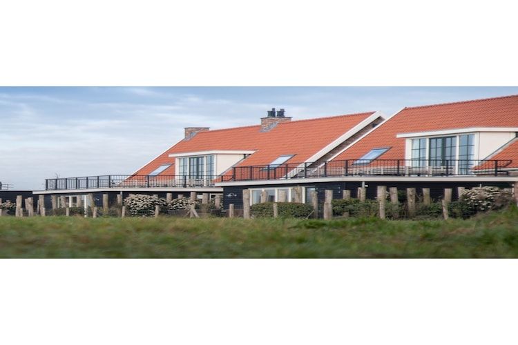 De buitenkant van Luxe Beveland met Zwembad in Colijnsplaat