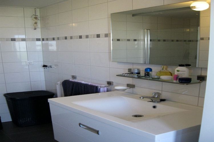 De badkamer van Veranda 4 in Breskens