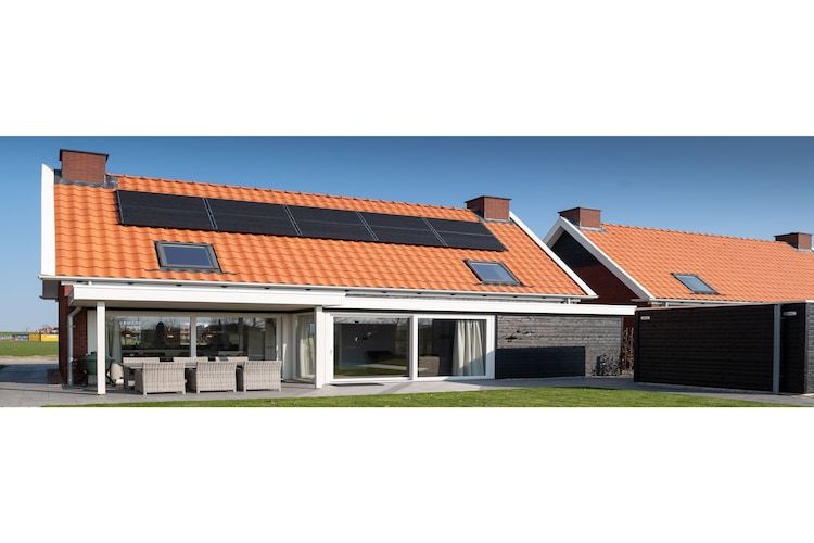 De buitenkant van Charming Beveland met jacuzzi en buitensauna in Colijnsplaat